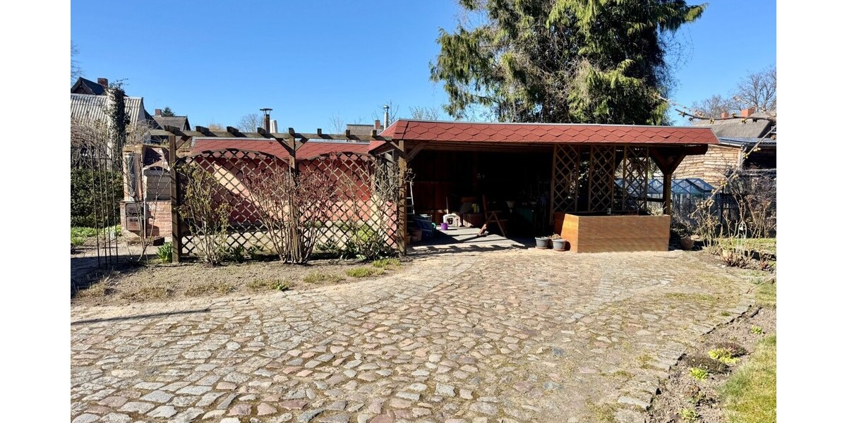 großer Carport