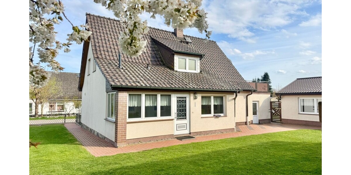 Hausansicht vom Grundstück