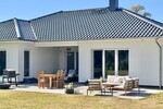 HORN IMMOBILIEN ++ Winkelbungalow 5 km bis Neubrandenburg, Baujahr 2022, Doppelgarage + Carport - Einfamilienhaus Sponholz | Angebot:27069443