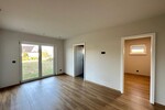 Jetzt Miete möglich! Winkelbungalow 5 km bis Neubrandenburg, Baujahr 2022, Doppelgarage, EBK,Carport - Einfamilienhaus Sponholz | Angebot:25929684
