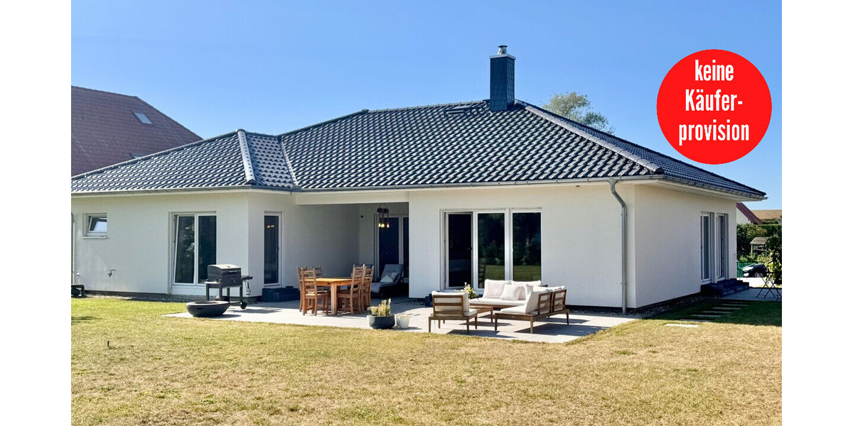 HORN IMMOBILIEN ++ Winkelbungalow 5 km bis Neubrandenburg, Baujahr 2022, Doppelgarage + Carport - Einfamilienhaus Sponholz | Angebot:27069443