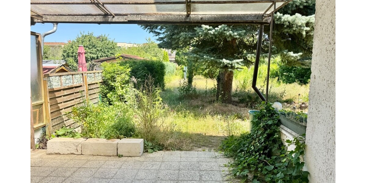 Terrasse mit Grundstück