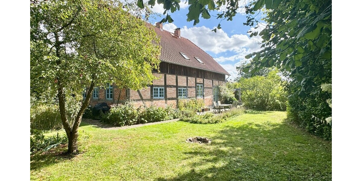 das Grundstück