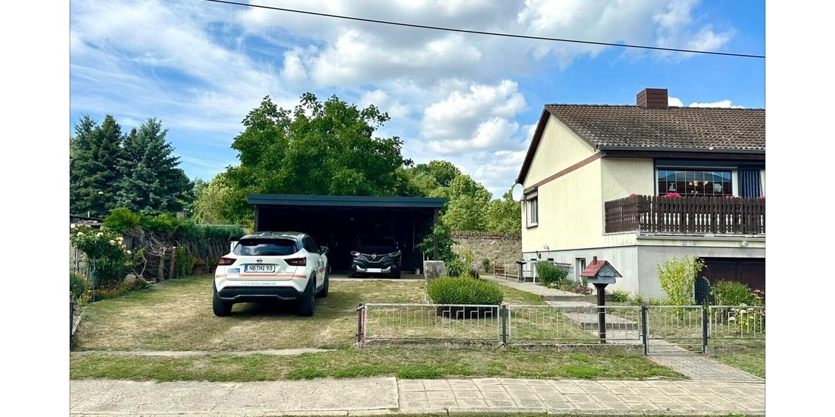 Zufahrt und Doppelcarport